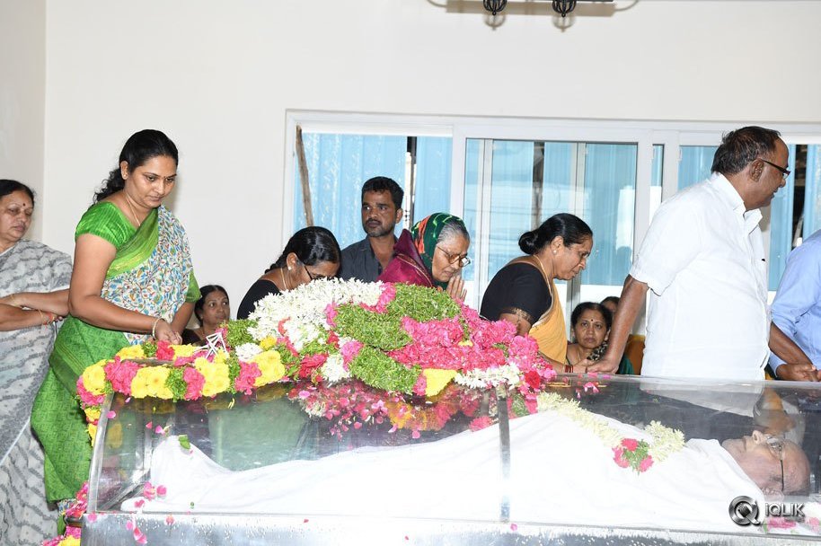 Celebs-Pay-Condolences-to-C-Narayana-Reddy